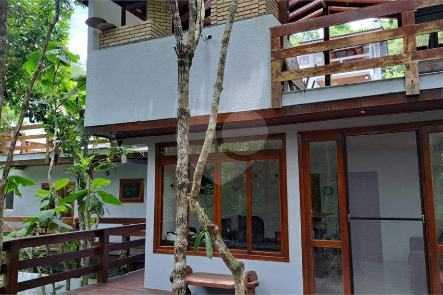 Casa à venda com 6 quartos, sendo 4 suítes, no condomínio Alpes da Cantareira, Mairiporã - SP