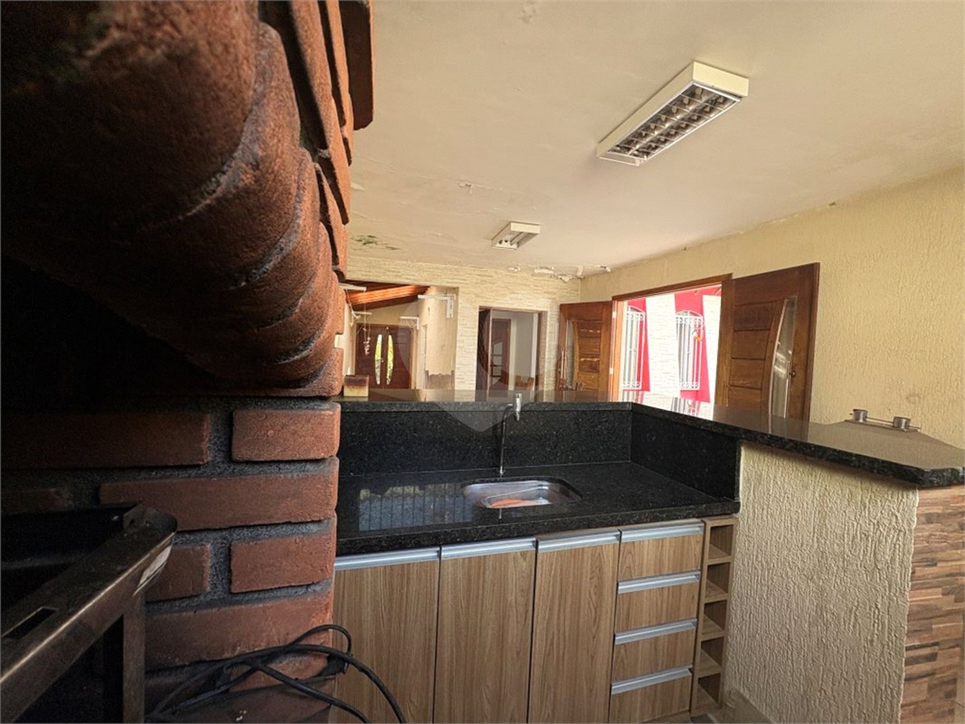 Casa à venda com 4 quartos, sendo 2 suítes,  em Vila Oliveira, Mogi das Cruzes, SP