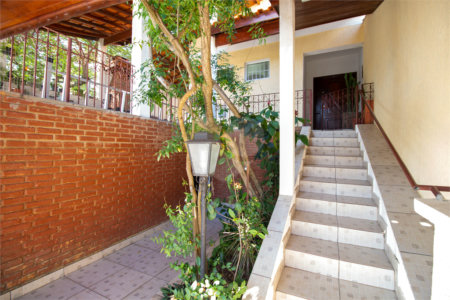 Sobrado à venda com 4 quartos, sendo 1 suíte,  em Vila Aguiar, São Roque, SP