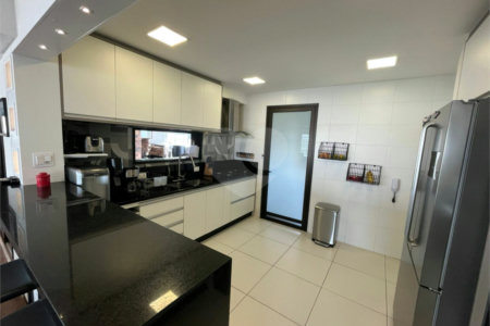 Apartamento à venda com 3 suítes em Campo Belo, São Paulo, SP