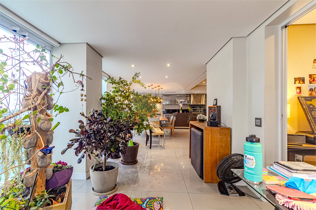Apartamento à venda com 3 suítes em Alto da Lapa, São Paulo, SP