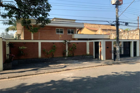 Casa à venda com 4 quartos, sendo 2 suítes, em Vila São Francisco, São Paulo, SP
