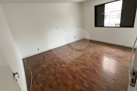 Sobrado à venda com 3 quartos em Vila Nivi, São Paulo, SP