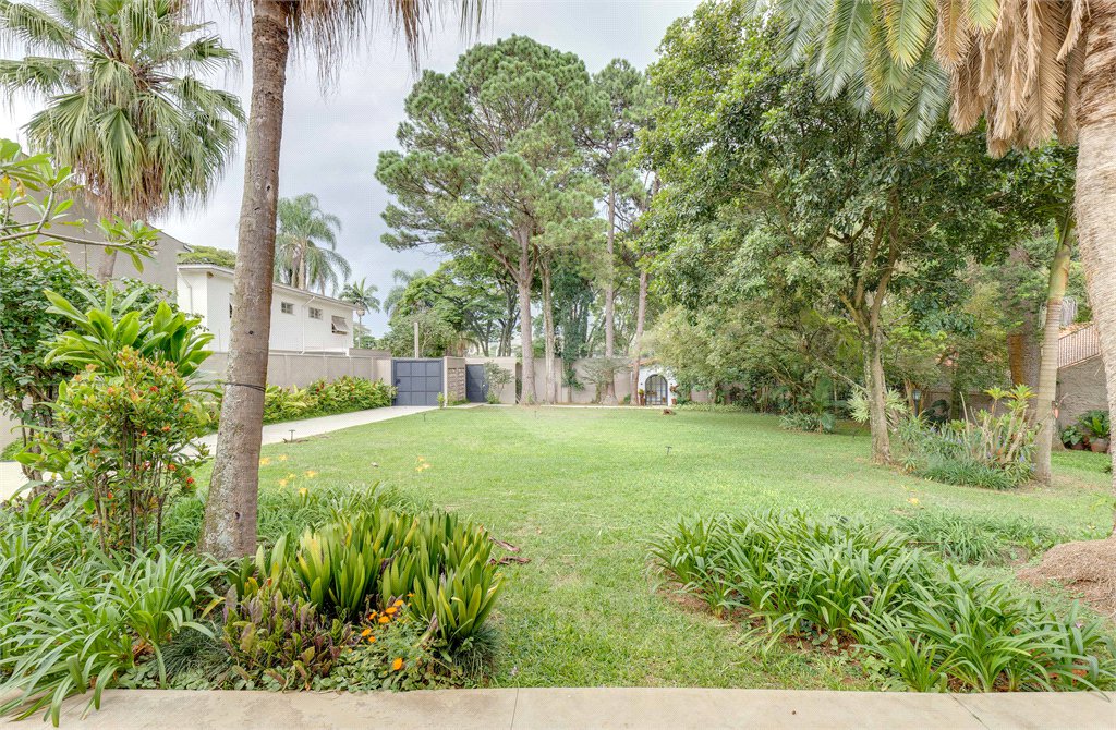 Casa Térrea à venda ou para alugar com 4 suítes em Alto da Boa Vista, São Paulo, SP