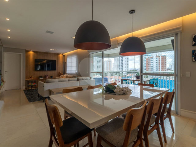 Apartamento à venda com 3 quartos, sendo 1 suíte,  em Campo Belo, São Paulo, SP