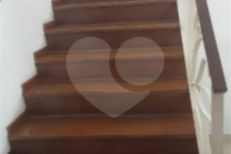 Sobrado à venda com 5 quartos, sendo 2 suítes,  em Parque São Domingos, São Paulo, SP