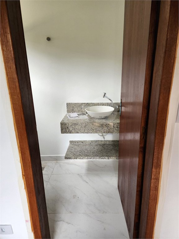 Casa à venda com 2 quartos, sendo 1 suíte, no condomínio Chácara Pedra Grande, Atibaia - SP