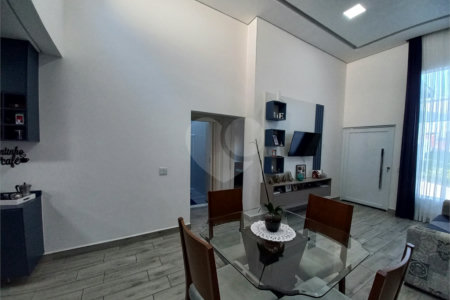 Casa à venda com 2 quartos, sendo 1 suíte, no condomínio Horto Florestal Villagio, Sorocaba - SP