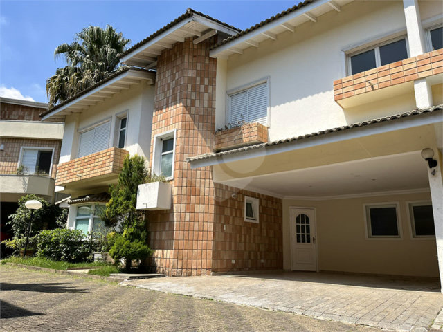 Casa para alugar com 4 quartos, sendo 2 suítes,  no condomínio Porto Fino, São Paulo - SP