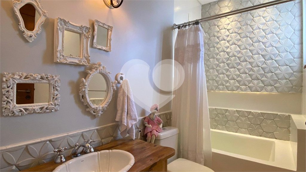 Casa à venda com 1 quarto, sendo 3 suítes, no Centro, Porto Seguro, BA