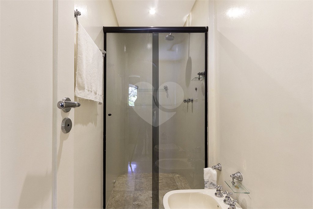 Casa à venda com 4 quartos, sendo 3 suítes, em Cidade Jardim, São Paulo, SP