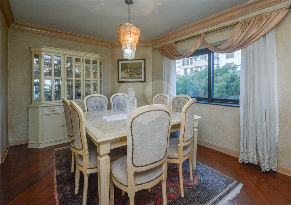 Apartamento à venda com 4 quartos, sendo 1 suíte, em Moema, São Paulo, SP