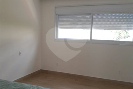 Casa à venda com 3 suítes em Moinho Velho, Cotia, SP