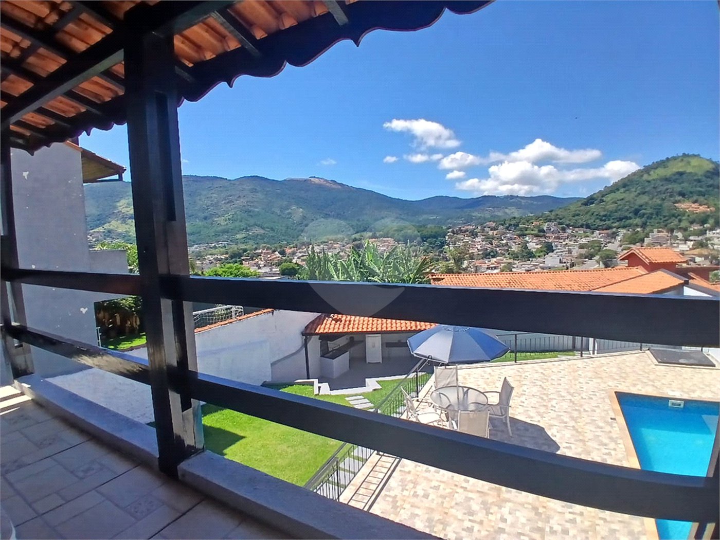 Casa à venda com 3 quartos, sendo 1 suíte,  em Recreio Maristela, Atibaia, SP