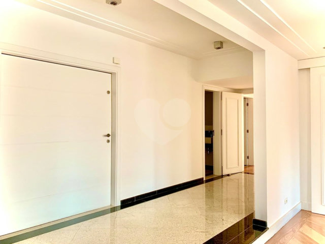 Apartamento à venda com 4 suítes em Jardim Marajoara, São Paulo, SP