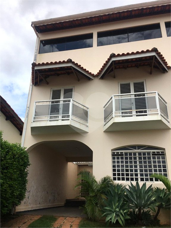 Sobrado à venda com 4 quartos, sendo 1 suíte, em Vila Rubens, Indaiatuba, SP
