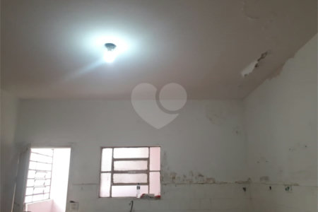 Casa Térrea à venda com 4 quartos, sendo 1 suíte, em Vila Constança, São Paulo, SP