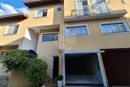 Casa à venda com 3 quartos, sendo 1 suíte, no condomínio Villaggio Tronchim, São Paulo - SP