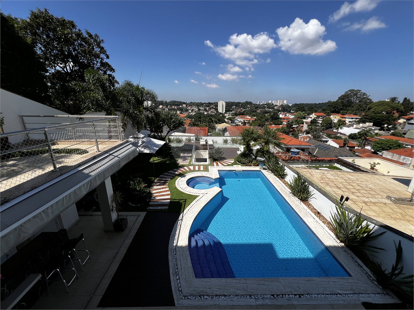 Sobrado à venda com 4 suítes em Vila Irmãos Arnoni, São Paulo, SP