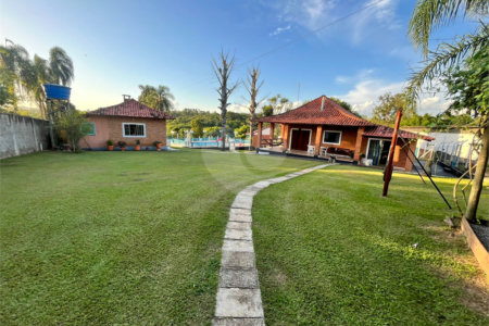 Chácara à venda com 6 quartos, sendo 1 suíte,  em Cercadinho, Alambari, SP