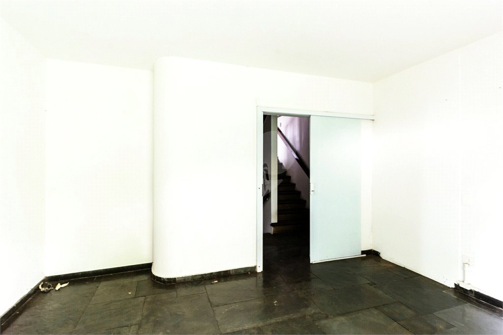 Casa à venda com 4 quartos, sendo 1 suíte, em Jardim das Bandeiras, São Paulo, SP