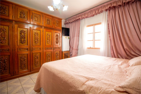 Sobrado à venda com 5 quartos, sendo 1 suíte,  em Jardim Villaça, São Roque, SP