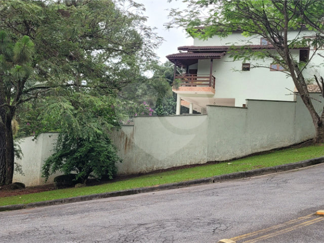 Casa à venda com 4 quartos, sendo 2 suítes,  no condomínio Alpes da Cantareira, Mairiporã - SP