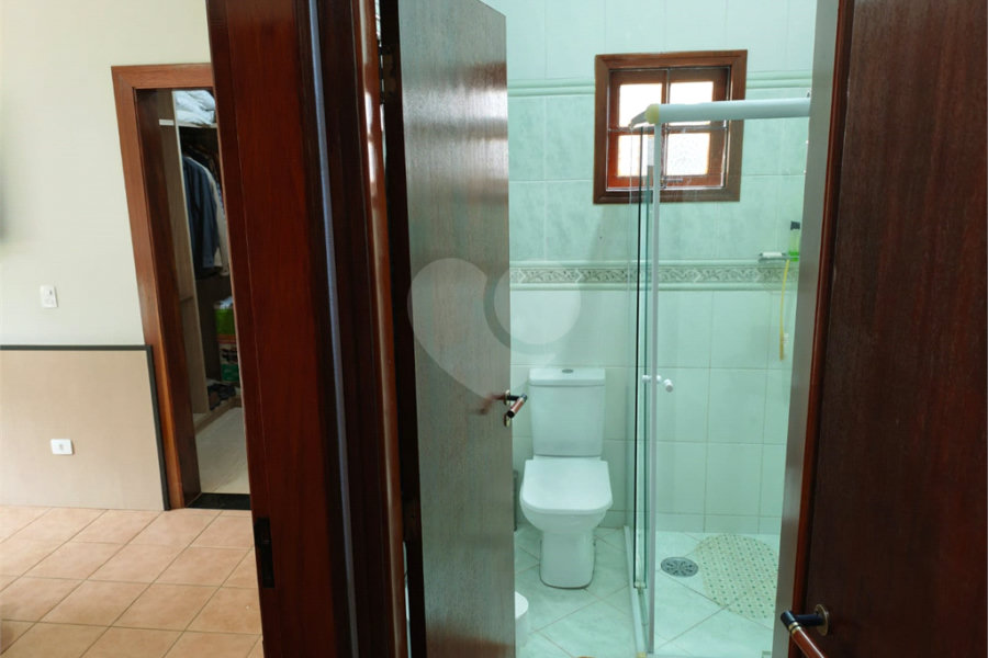 Casa à venda com 4 quartos, sendo 2 suítes,  em Country Residencial Felix, Bom Jesus dos Perdões, SP