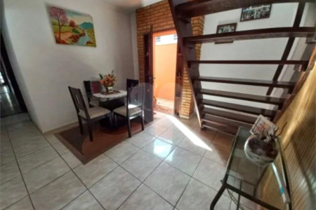 Sobrado à venda com 4 quartos, sendo 1 suíte, em Santo Antônio, Osasco, SP