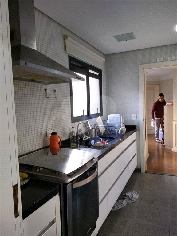 APARTAMENTO ALTO PADRÃO NA ACLIMAÇÃO A 36% ABAIXO DO VALOR DE MERCADO.