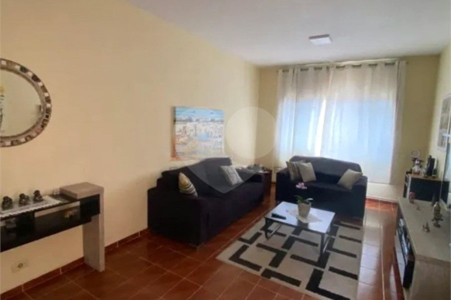 Sobrado com 03 dormitórios e 2 vagas no Jd Líbano