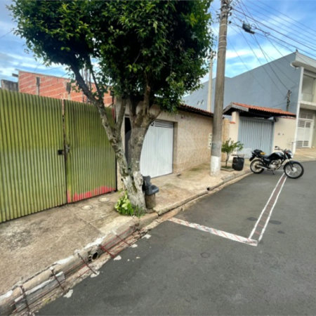 Casa térrea para venda na Vila Nossa Senhora de Fátima.