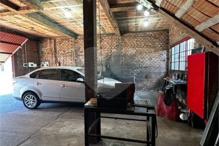 Sobrado à venda com 6 quartos, sendo 1 suíte, no Centro, Ponta Porã, MS