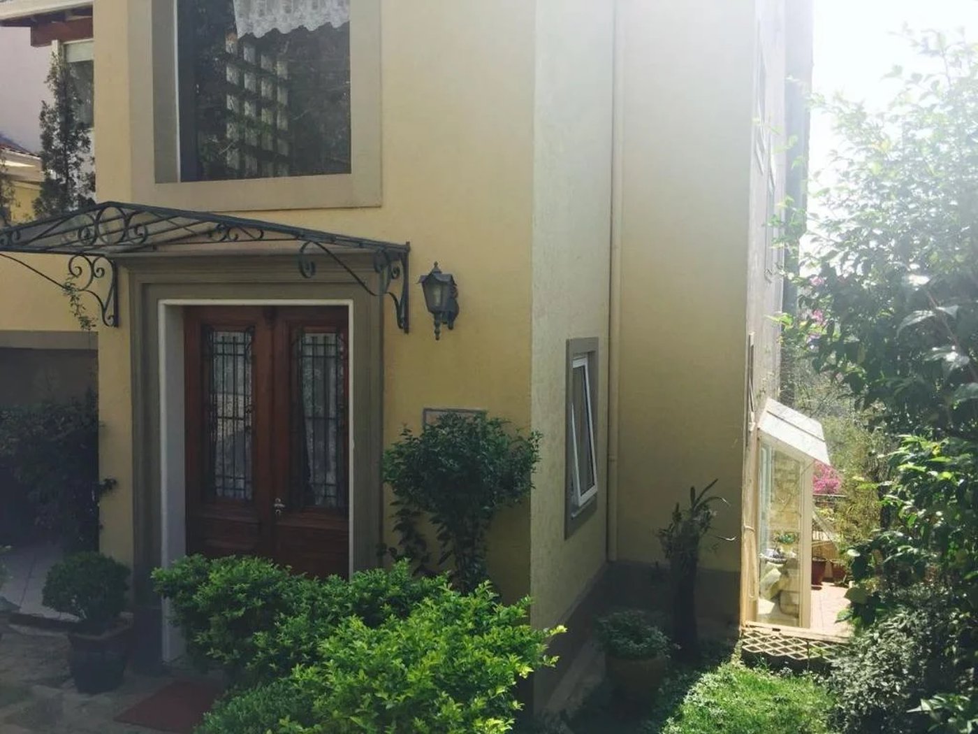 Casa à venda com 5 quartos, sendo 4 suítes, no condomínio Jardim Vitória Régia, São Paulo - SP
