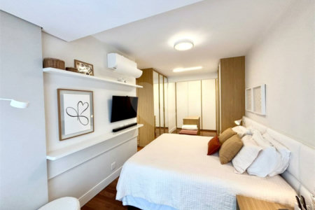 Apartamento à venda com 3 suítes em Moema, São Paulo, SP
