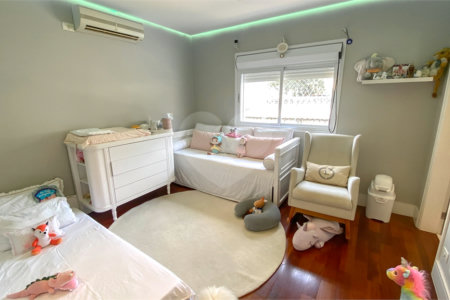 Casa à venda com 4 quartos, sendo 3 suítes, no condomínio Brisa Verde, São Paulo - SP