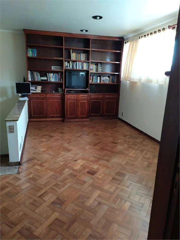 Casa à venda com 4 quartos, sendo 2 suítes, em Jardim das Vertentes, São Paulo, SP