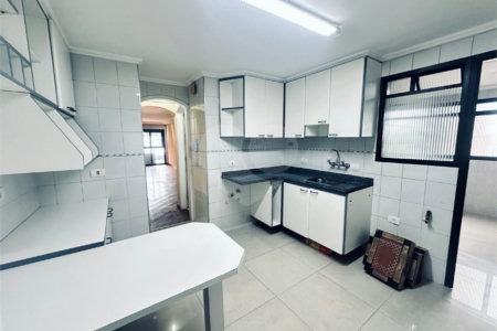 Apartamento à venda com 3 quartos, sendo 1 suíte, em Alto da Boa Vista, São Paulo, SP