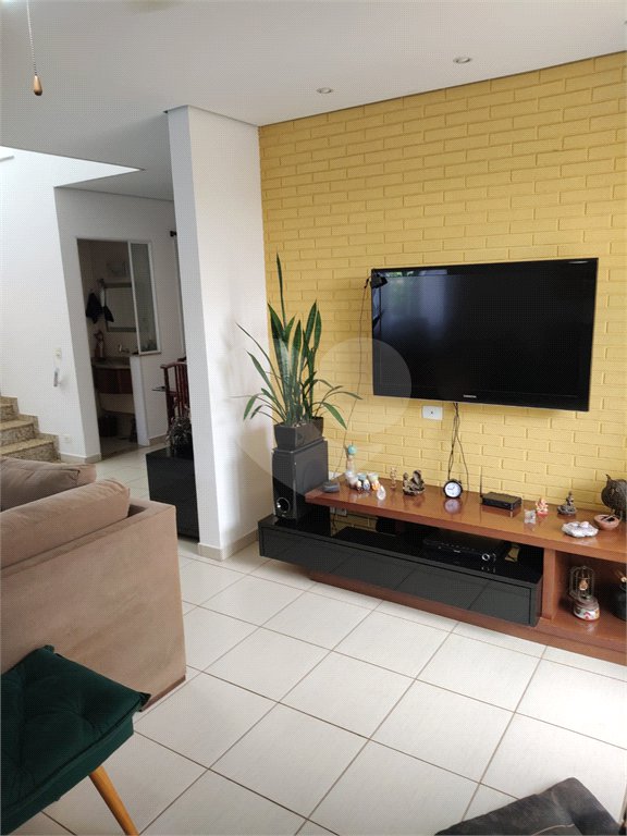 Casa à venda com 3 quartos, sendo 1 suíte, no condomínio Picollo Villaggio, Louveira - SP