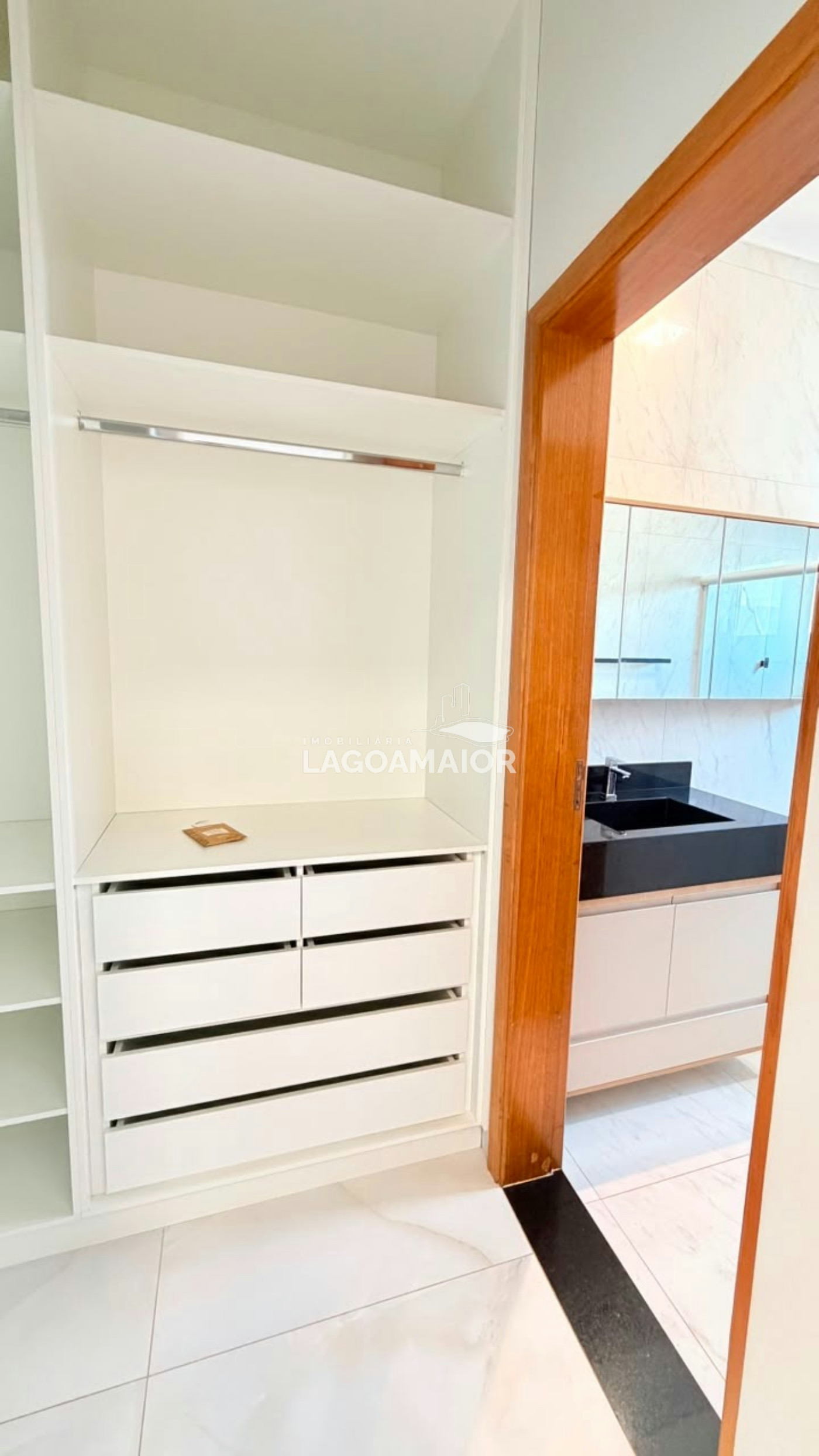 Casa à venda com 3 quartos, sendo 2 suítes, em Residencial Costa Leste, Três Lagoas, MS