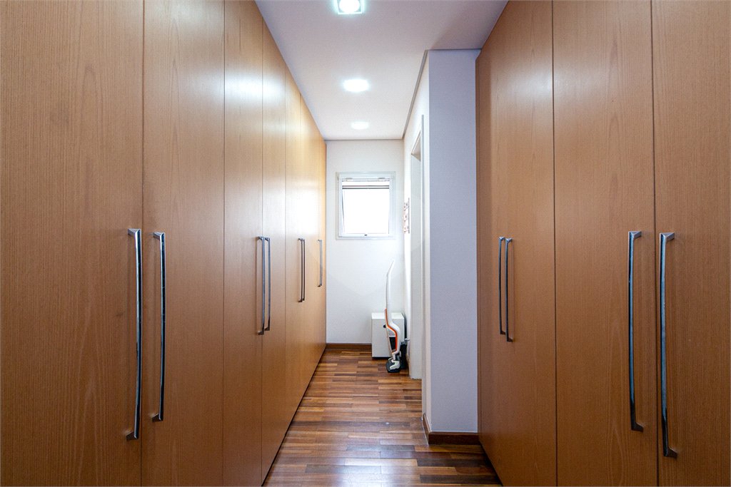 Casa à venda com 5 quartos, sendo 4 suítes, no condomínio Villa de Monterey, São Paulo - SP