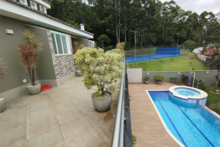 Casa à venda com 5 quartos, sendo 3 suítes, no condomínio Ibiaram 1, Itupeva - SP