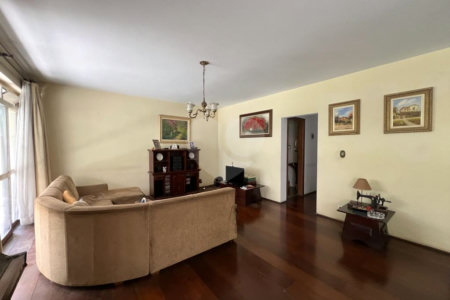 Casa à venda com 4 quartos, sendo 1 suíte, em Jardim das Vertentes, São Paulo, SP