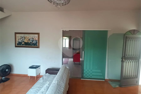 Casa à venda com 2 quartos, sendo 1 suíte, no condomínio Parque Central, Rio de Janeiro - RJ