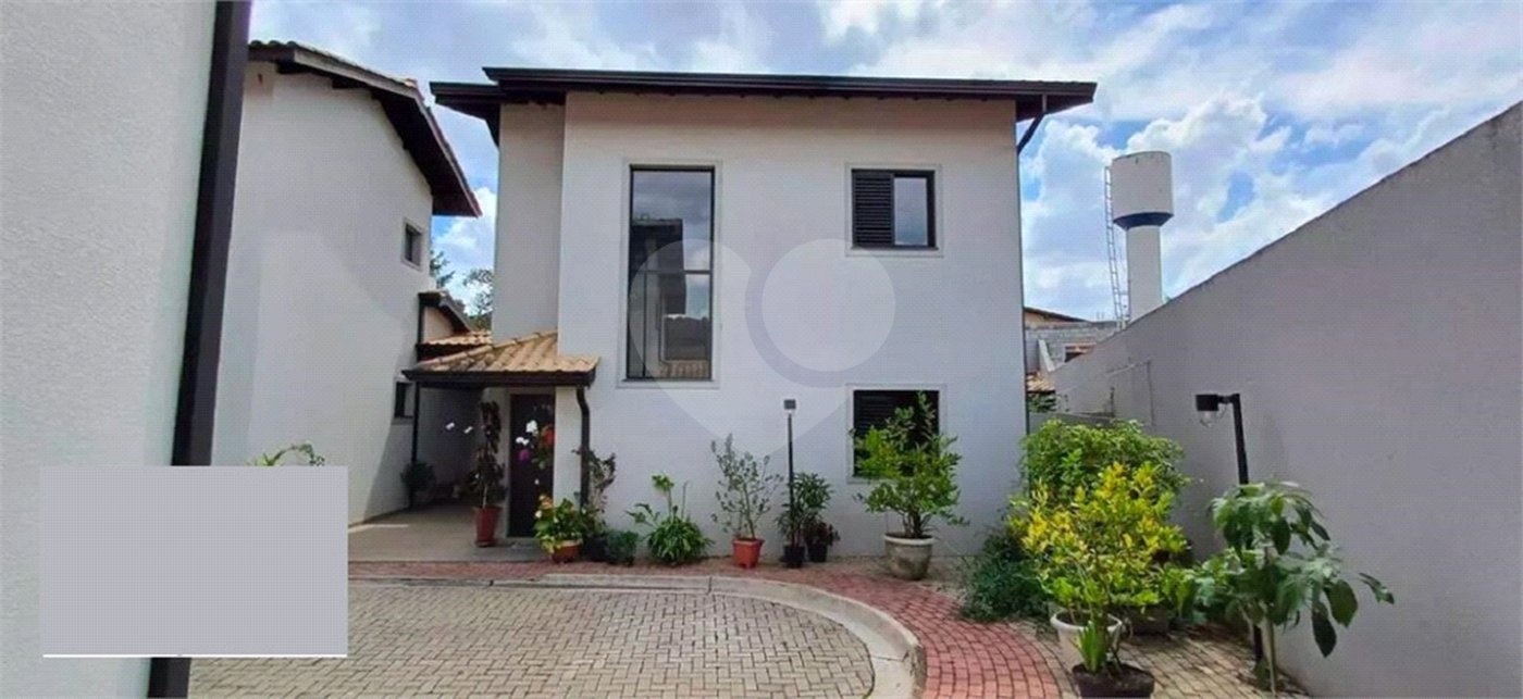 Casa à venda com 3 quartos, sendo 2 suítes, no condomínio Residencial Marchant Buarque, Atibaia - SP