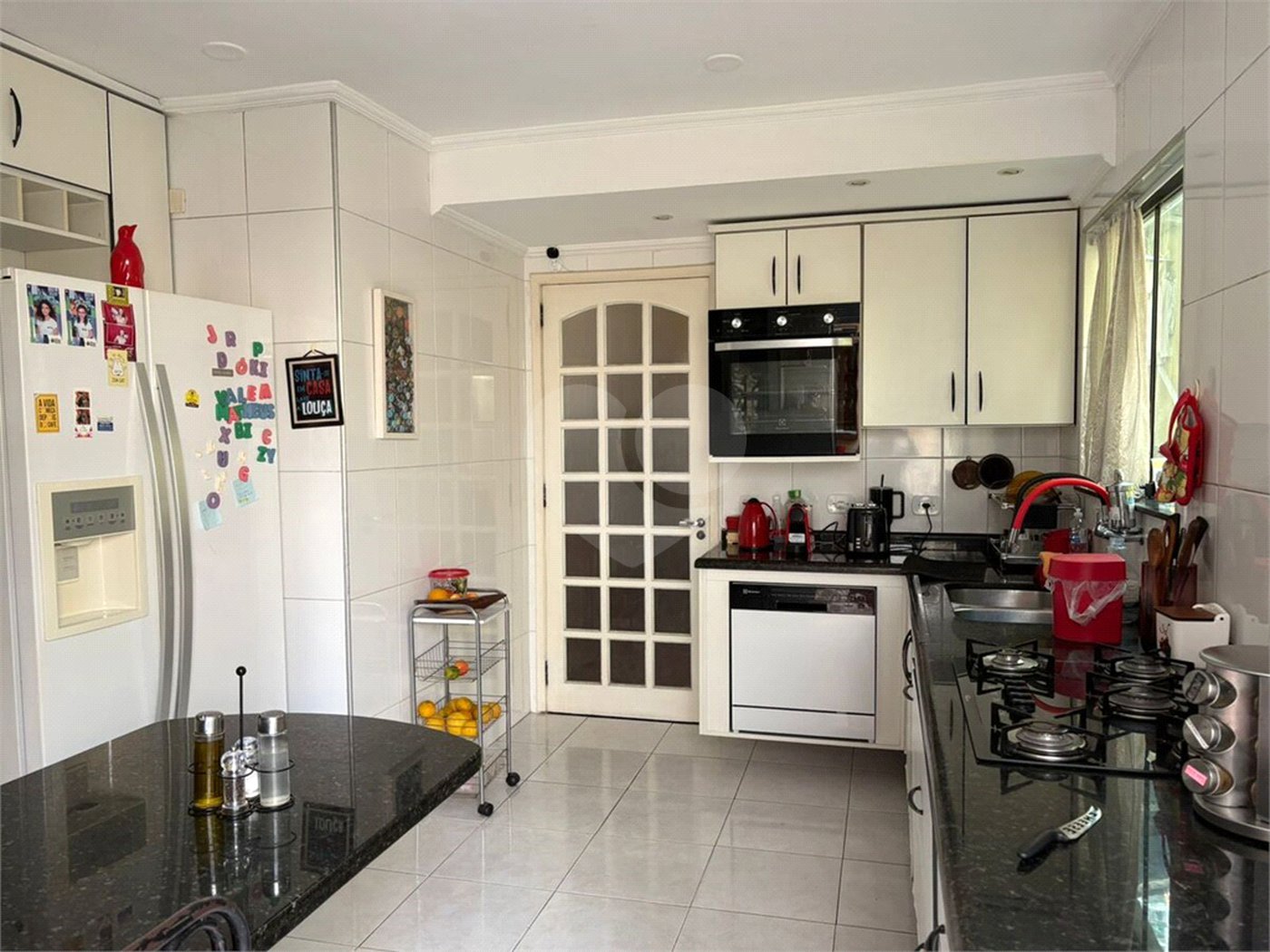 Casa à venda com 3 quartos, sendo 1 suíte, no condomínio Villagio Vicino, São Paulo - SP