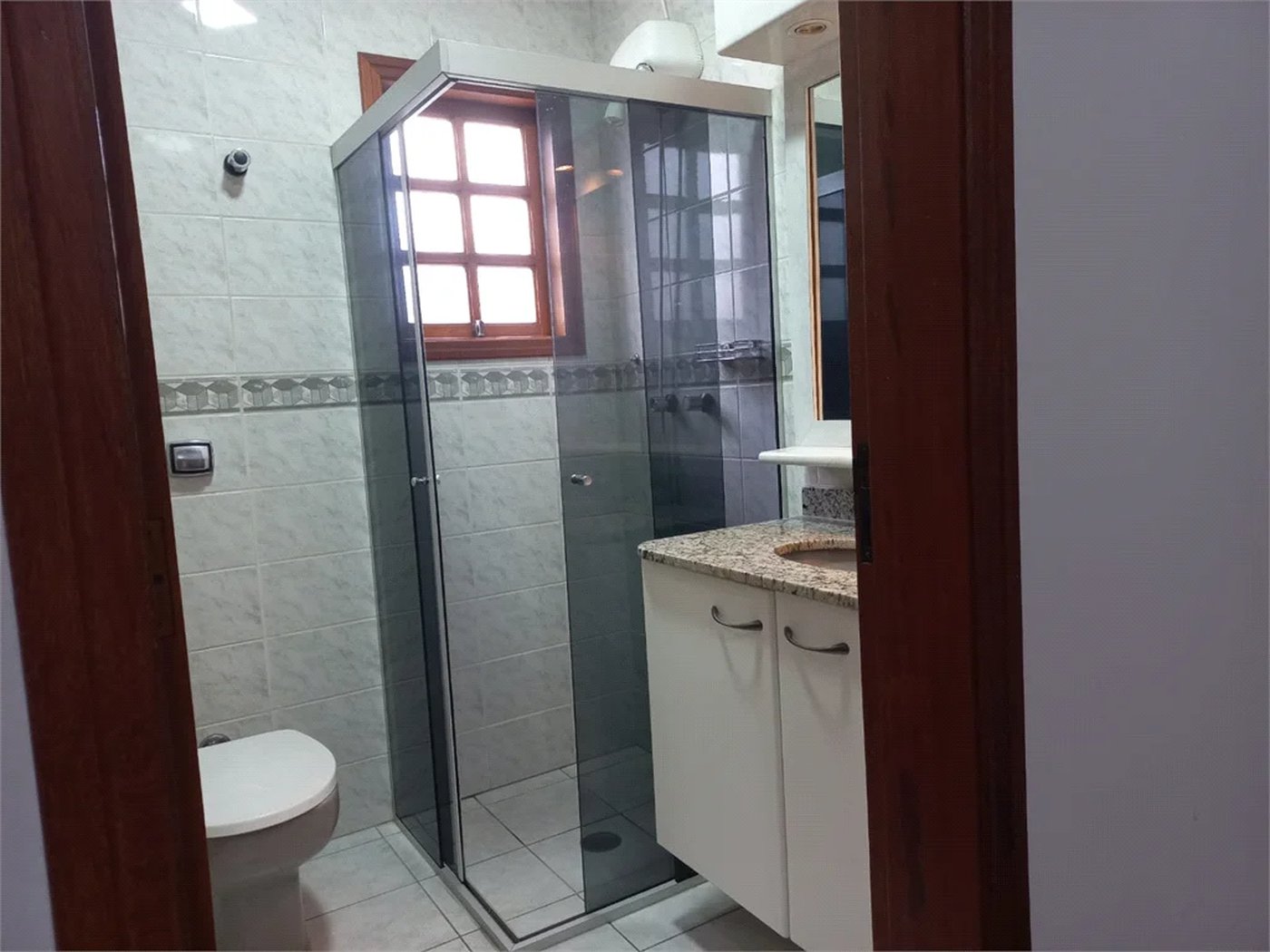 Sobrado à venda com 4 quartos, sendo 3 suítes,  em Cidade São Francisco, São Paulo, SP