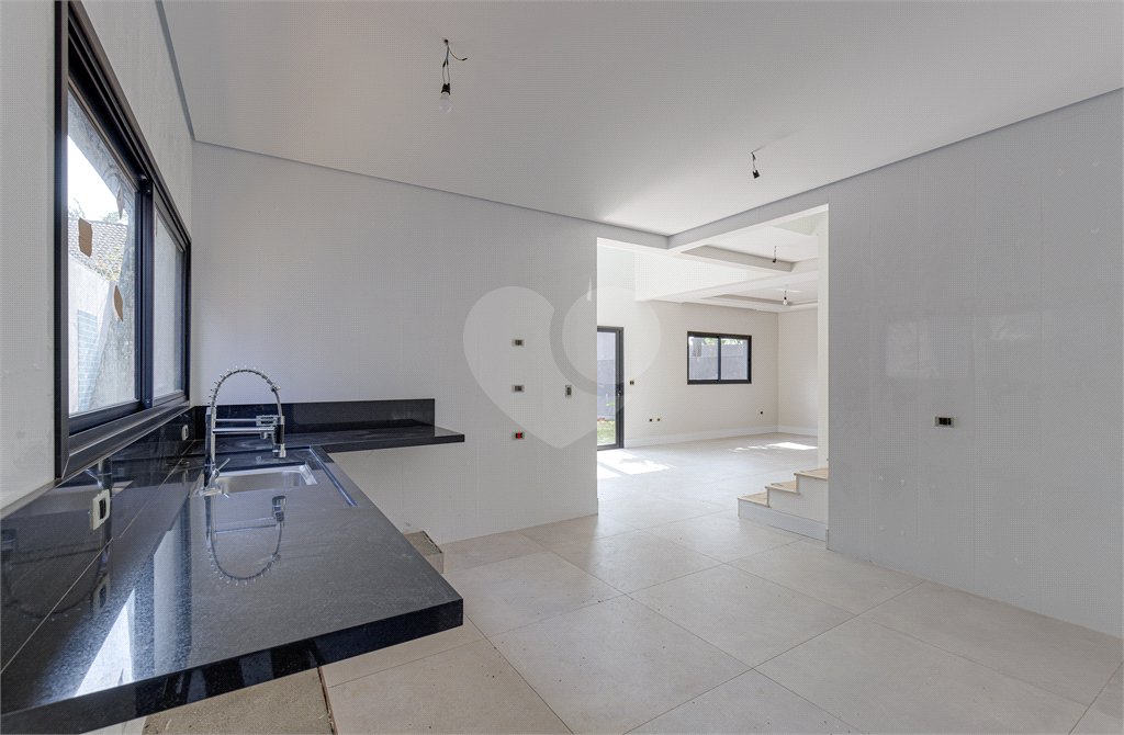 Casa à venda com 4 suítes no condomínio Reserva Robélia, São Paulo - SP