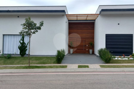 Casa à venda ou para alugar com 4 quartos, sendo 3 suítes, no condomínio Figueira Garden, Atibaia - SP