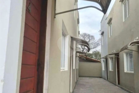 Casa à venda com 2 quartos no condomínio Karolyne, Votorantim - SP